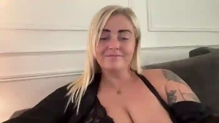Busty_Lucy_UK