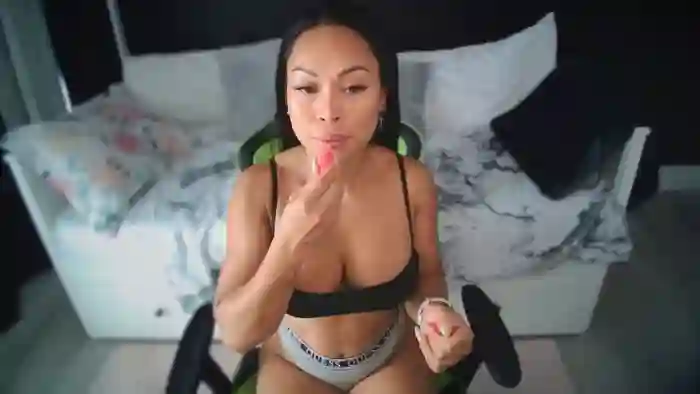miaqueen143