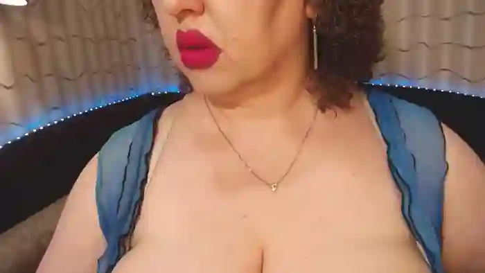 CurvyKatty40DD