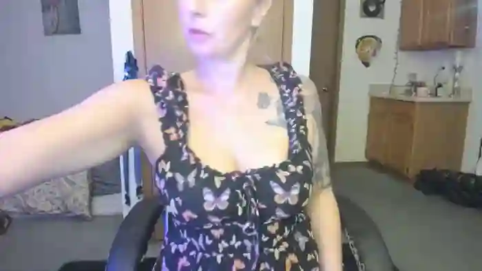 Hottyhousewife18