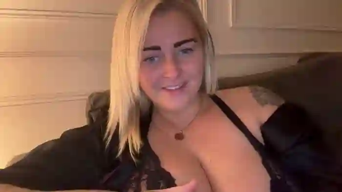 Busty_Lucy_UK