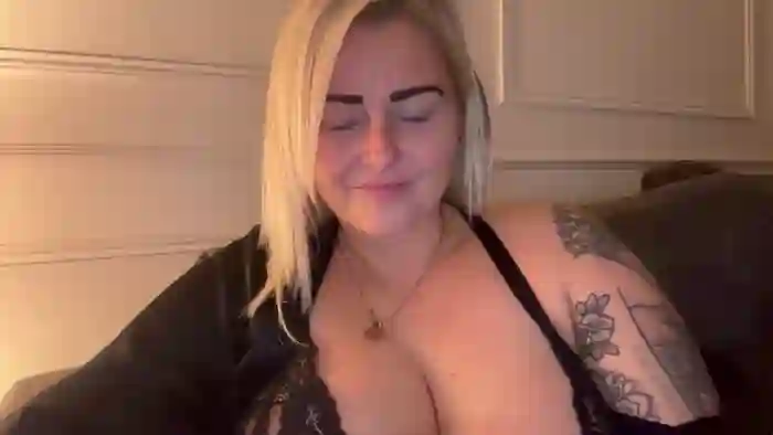 Busty_Lucy_UK