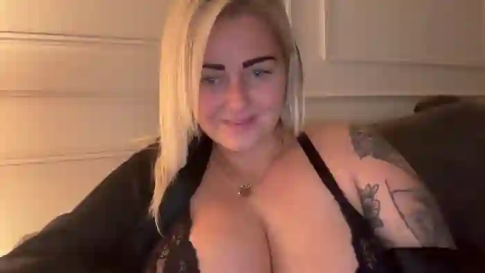 Busty_Lucy_UK