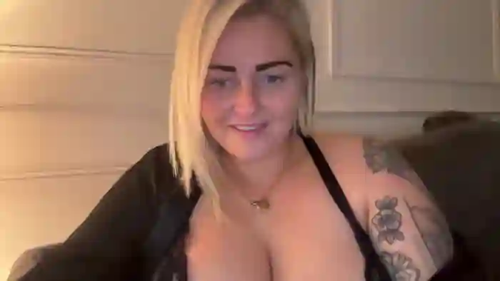 Busty_Lucy_UK