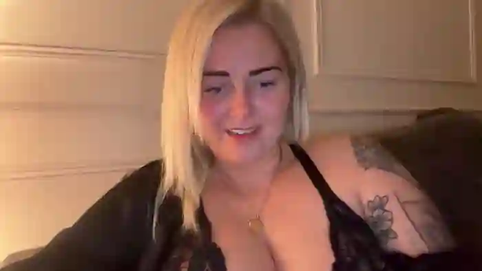 Busty_Lucy_UK