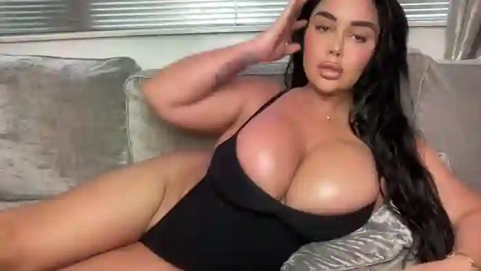 CurvyExoticBabe
