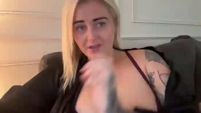 Busty_Lucy_UK