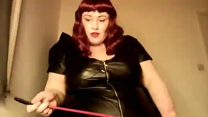 TheDevineMissDeviant