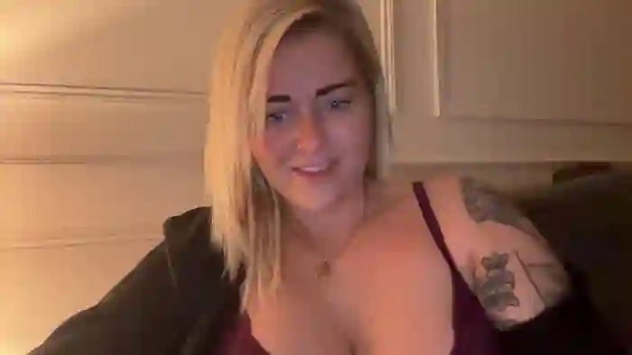 Busty_Lucy_UK