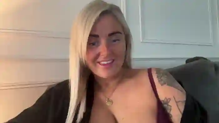 Busty_Lucy_UK