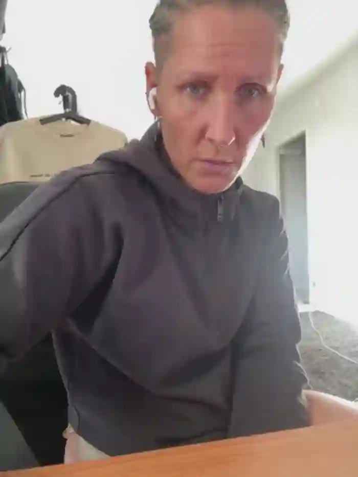 SwingWingWomanSweden