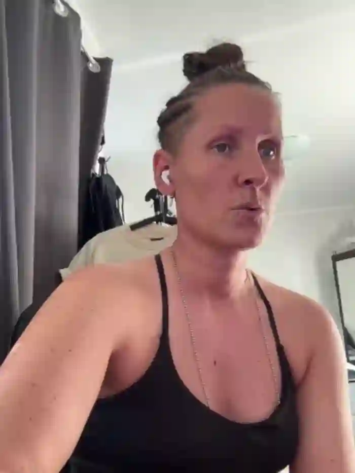 SwingWingWomanSweden