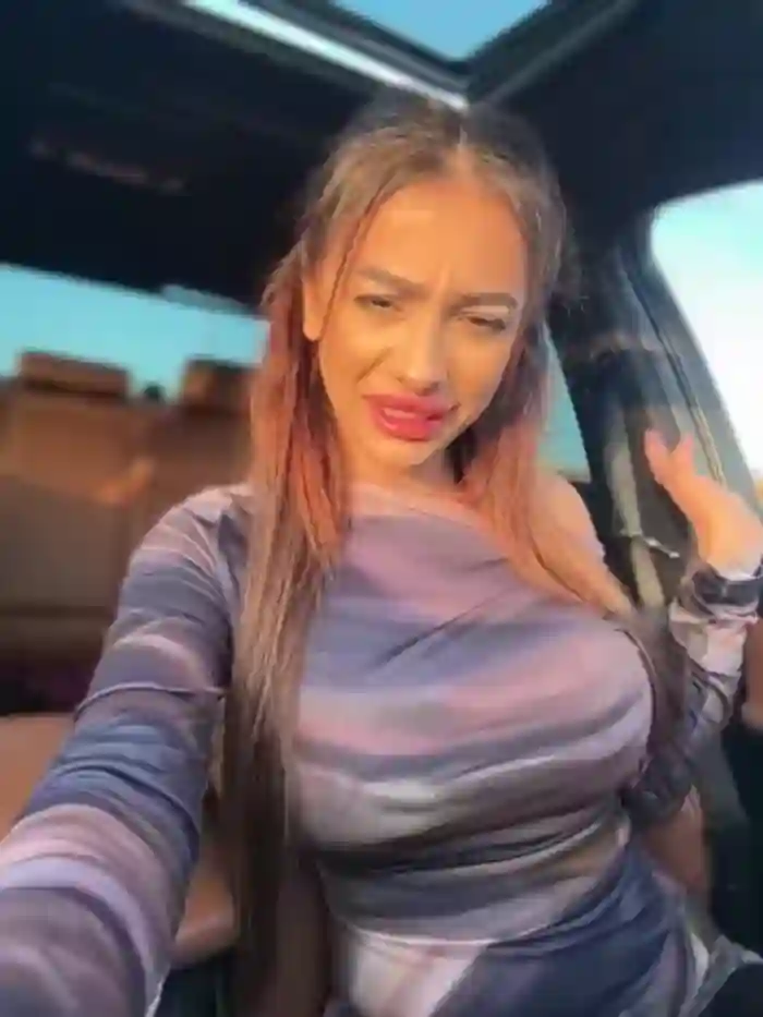 LaraVegas_
