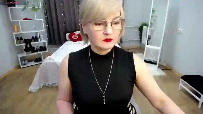 BlondeBrilliant7