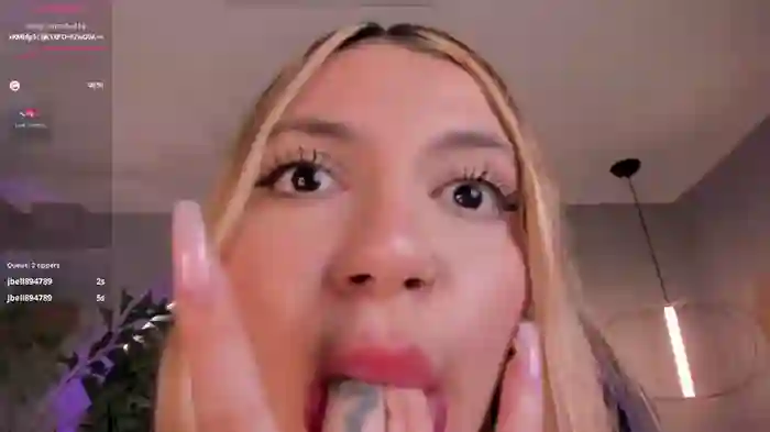 NiaHolland
