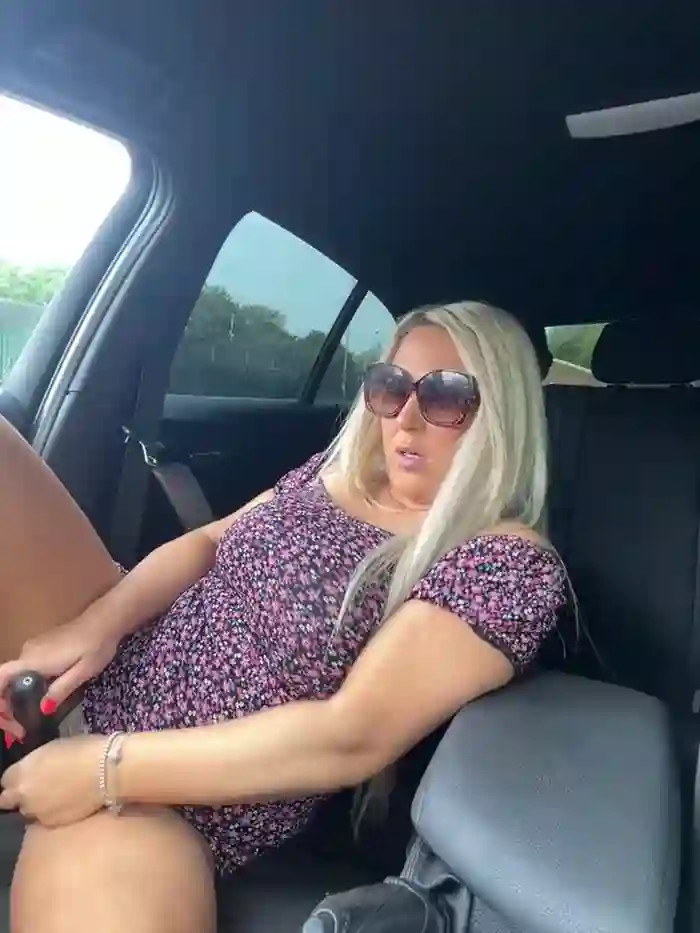 Bustyblondebabe32