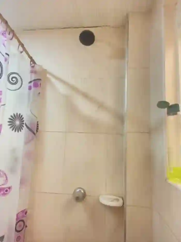 Hilary_pinkk