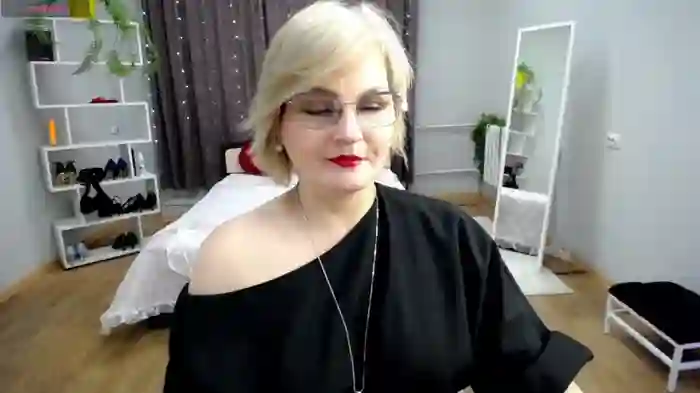 BlondeBrilliant7