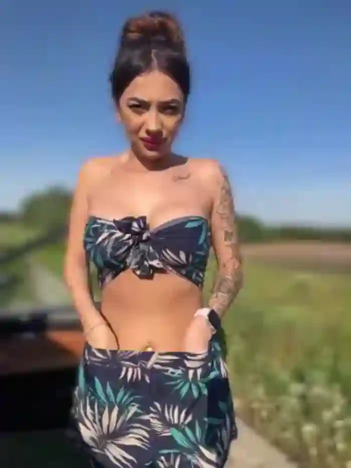LaraVegas_