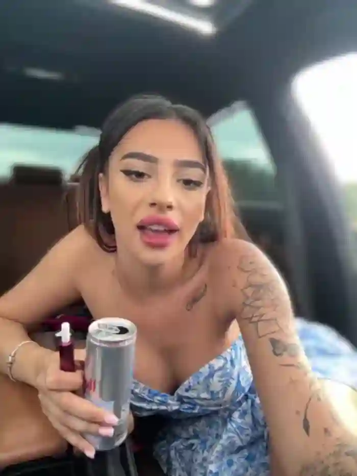 LaraVegas_