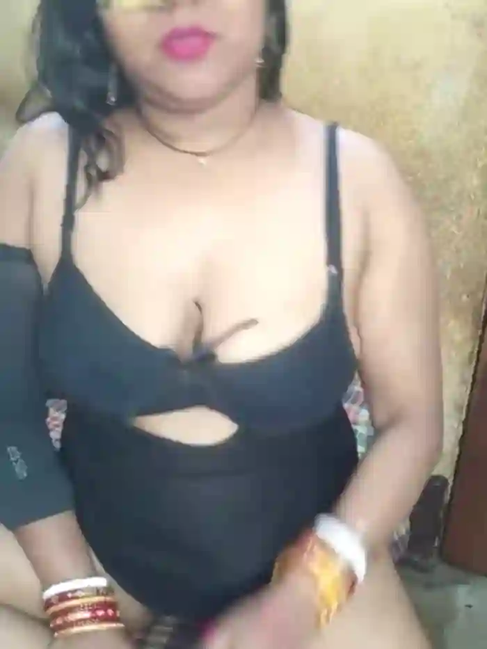 Hot_muskaan