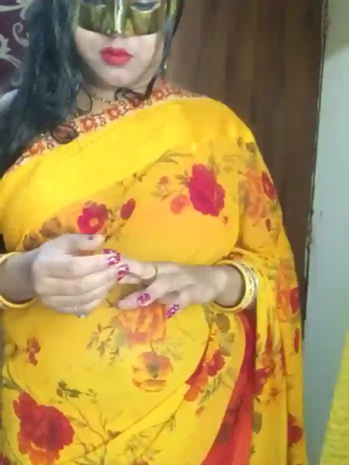 Hot_muskaan