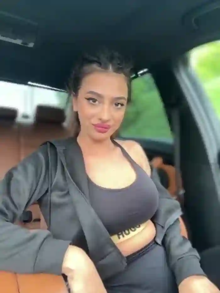 LaraVegas_