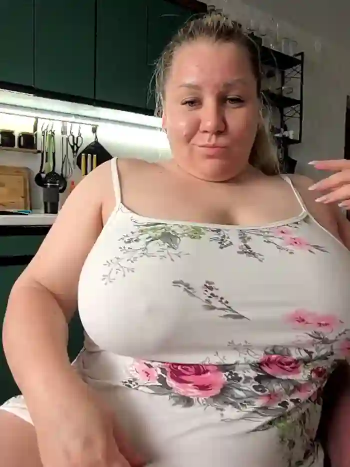AnnaCurvy