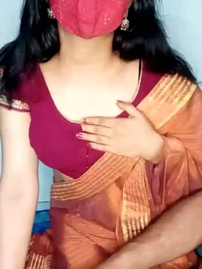 SEXY-nidhi-sharma