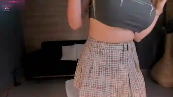 NiaHolland