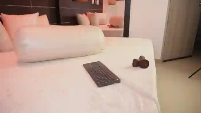 Bella_TS_