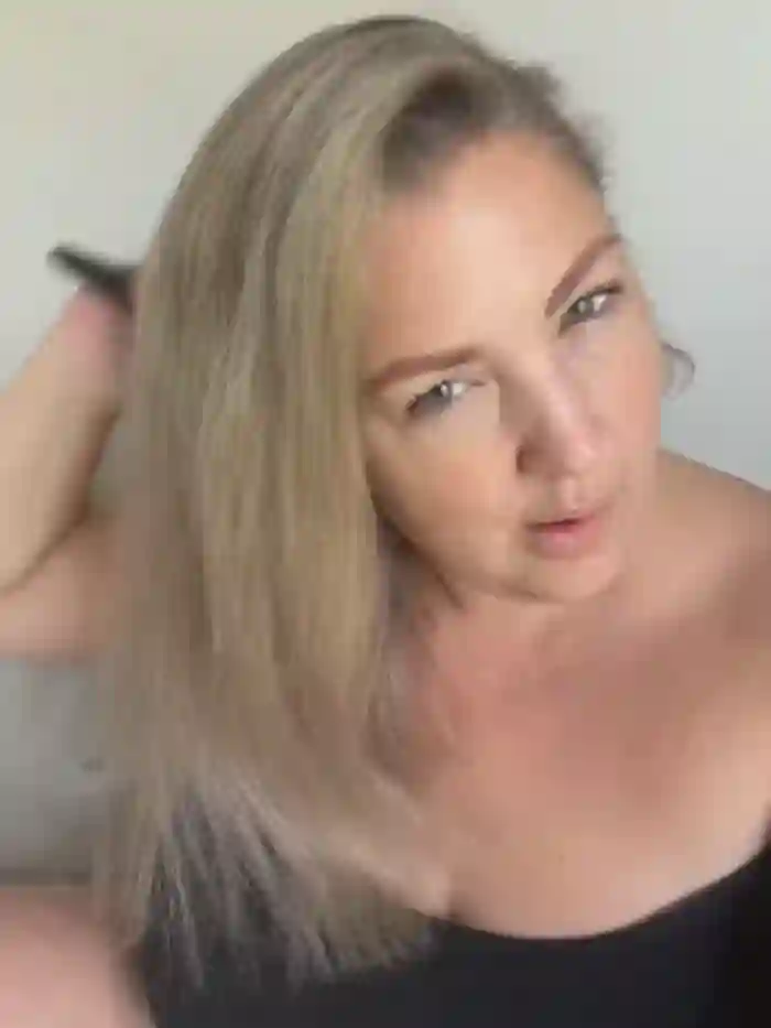 Anna_Alexa
