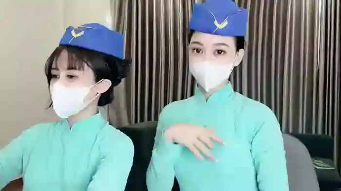 Mono-Stewardesss