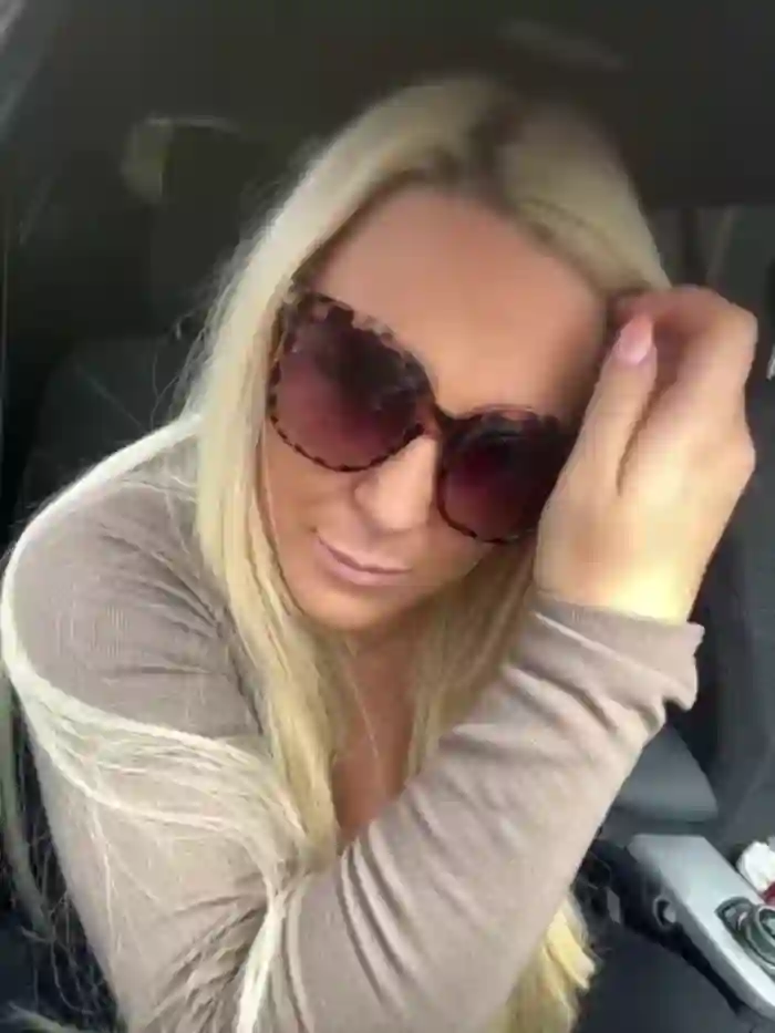 Bustyblondebabe32