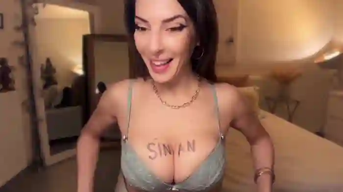 ChloeXSecret