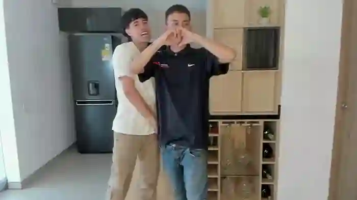 Voyeurism_guys