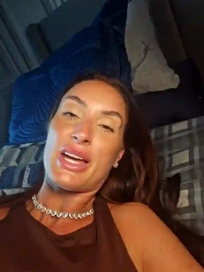 busty-milf-harper