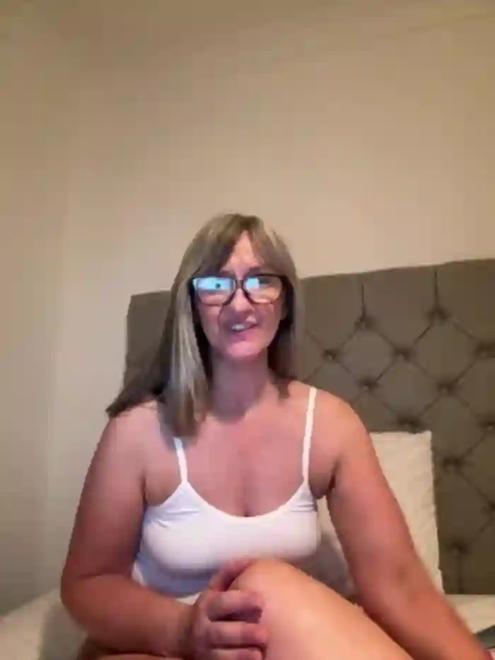 LILY-UK-MILF