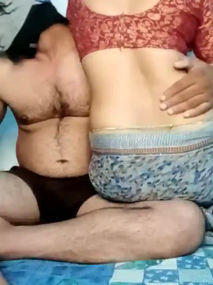 SEXY-nidhi-sharma