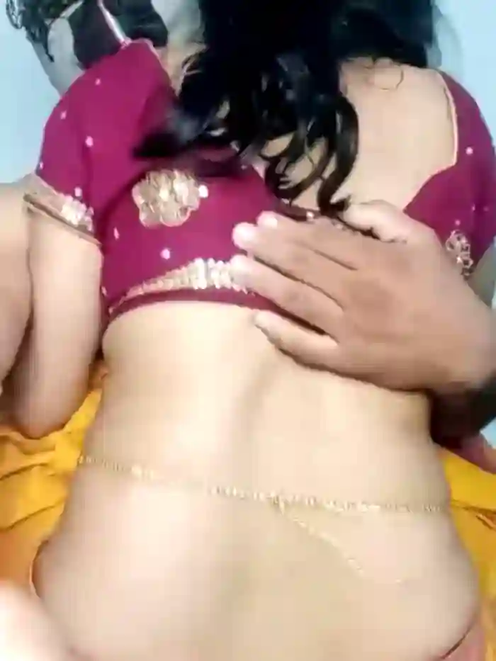 SEXY-nidhi-sharma