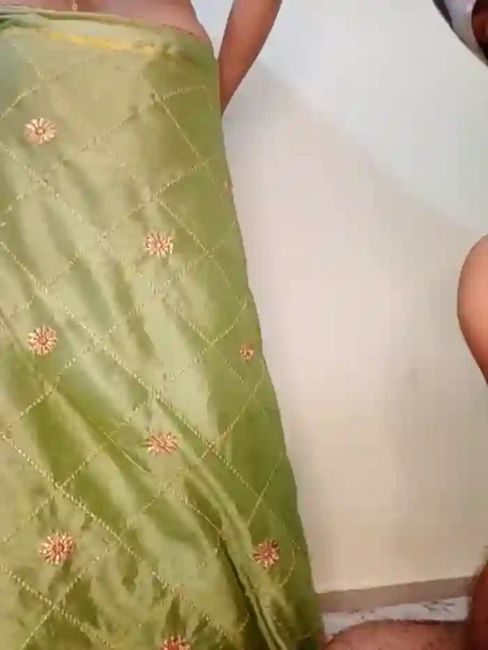 SEXY-nidhi-sharma