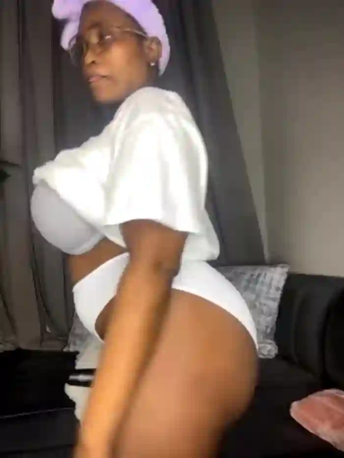 Bustygoddess32