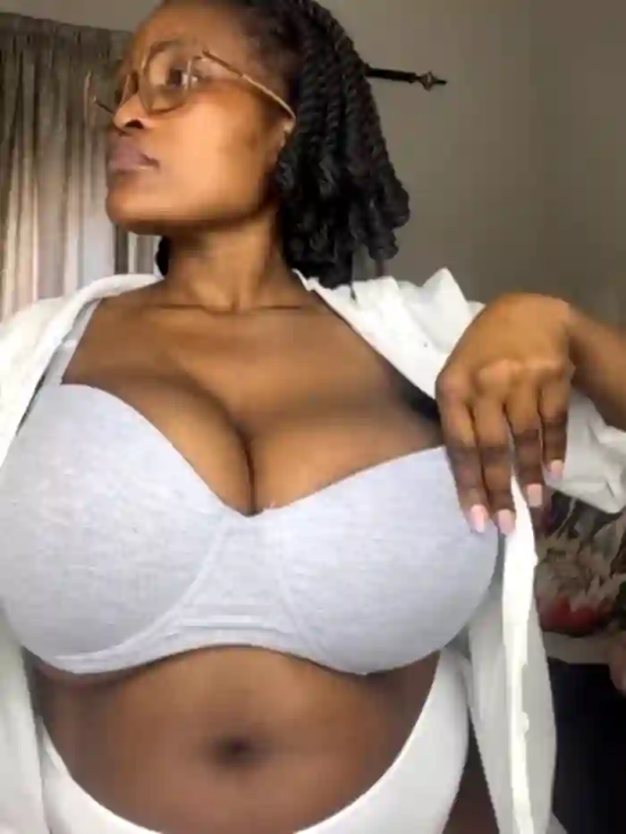 Bustygoddess32