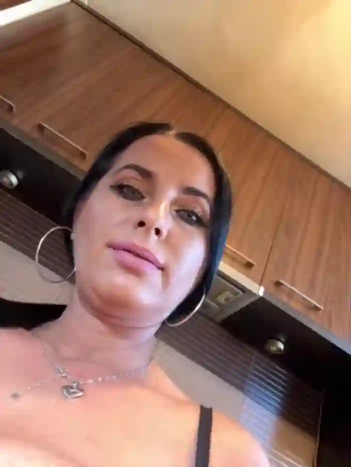 Hotmomcheckk_