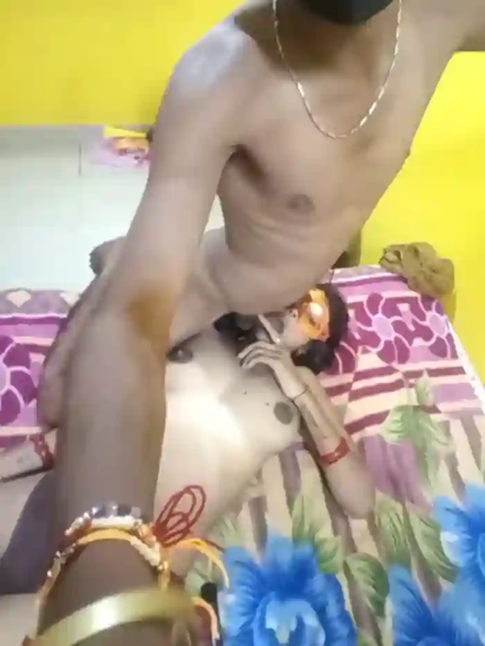 Karisma-sexy-couple