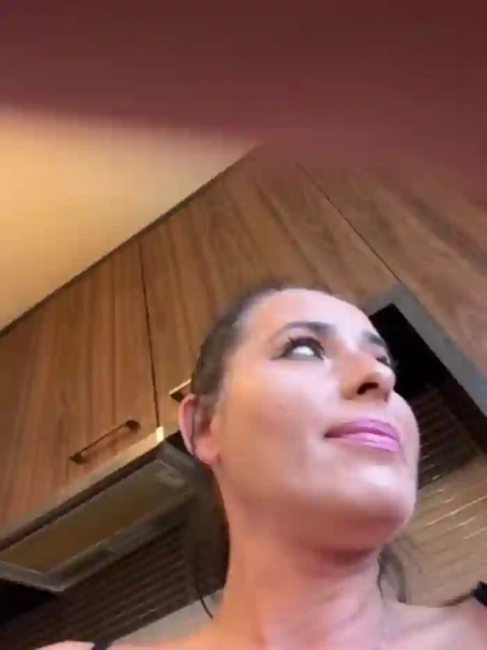 Hotmomcheckk_