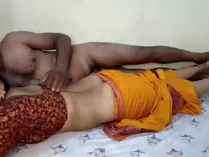 SEXY-nidhi-sharma