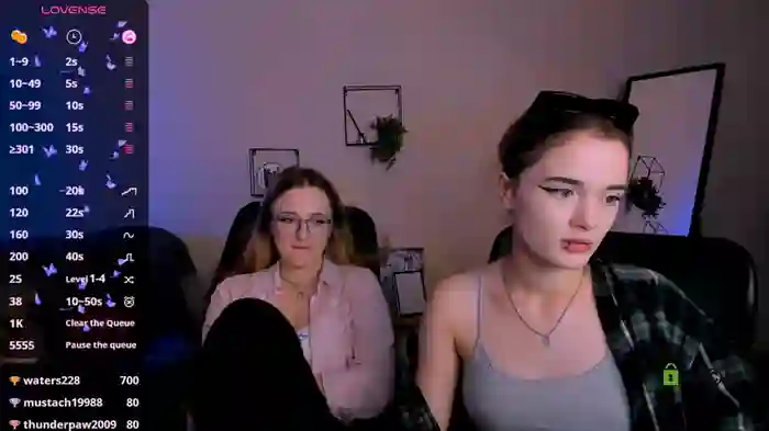 liana_kisses
