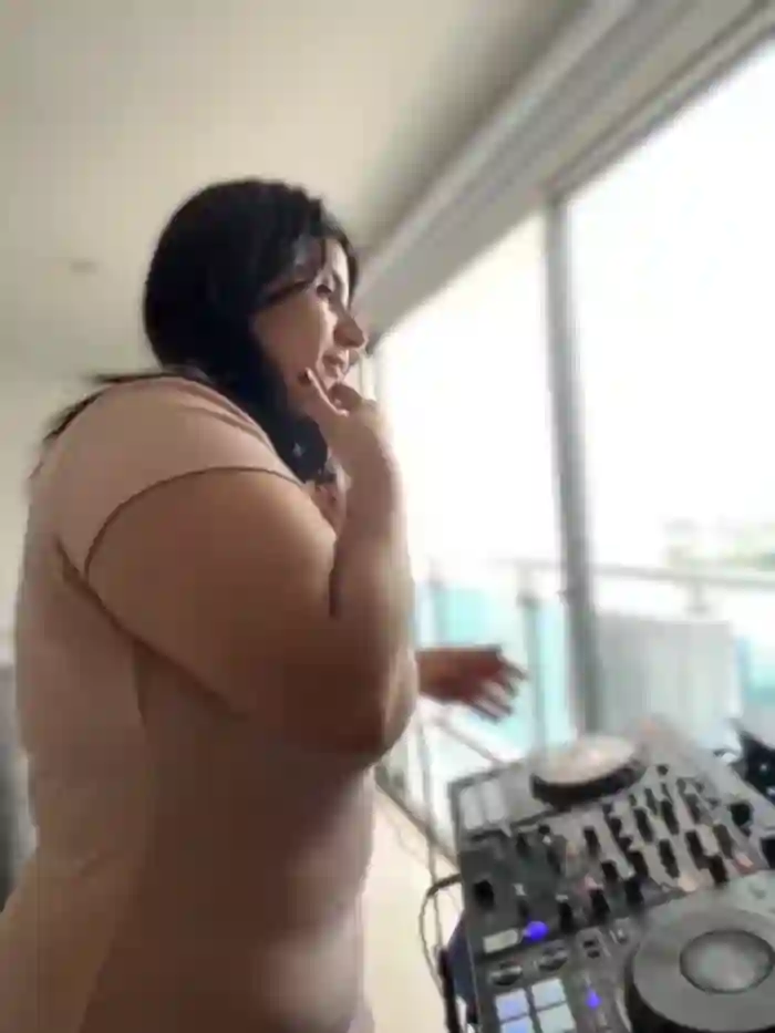 horny_roomiess
