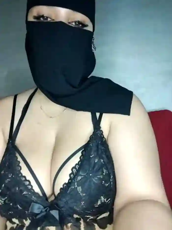 Queen_Curvyy